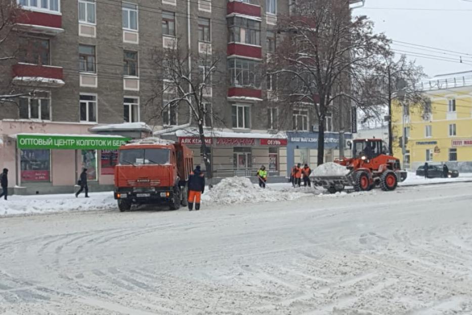 Жилищно-коммунальные службы Калининского района работают в усиленном режиме