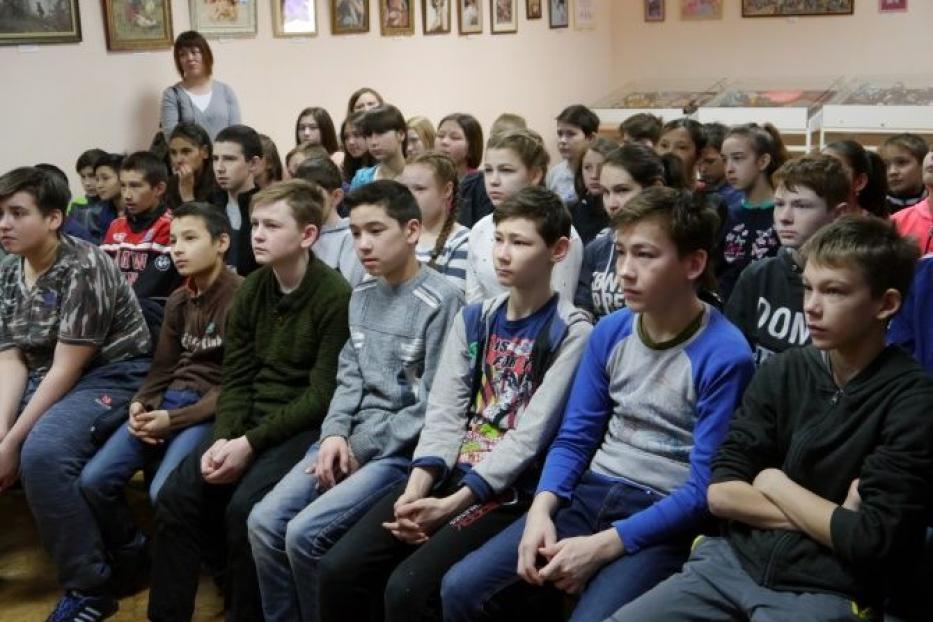 Час проблемного разговора провели со школьниками Кировского района