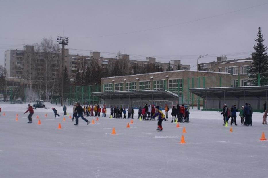 В Октябрьском районе прошли «Весёлые старты на коньках»