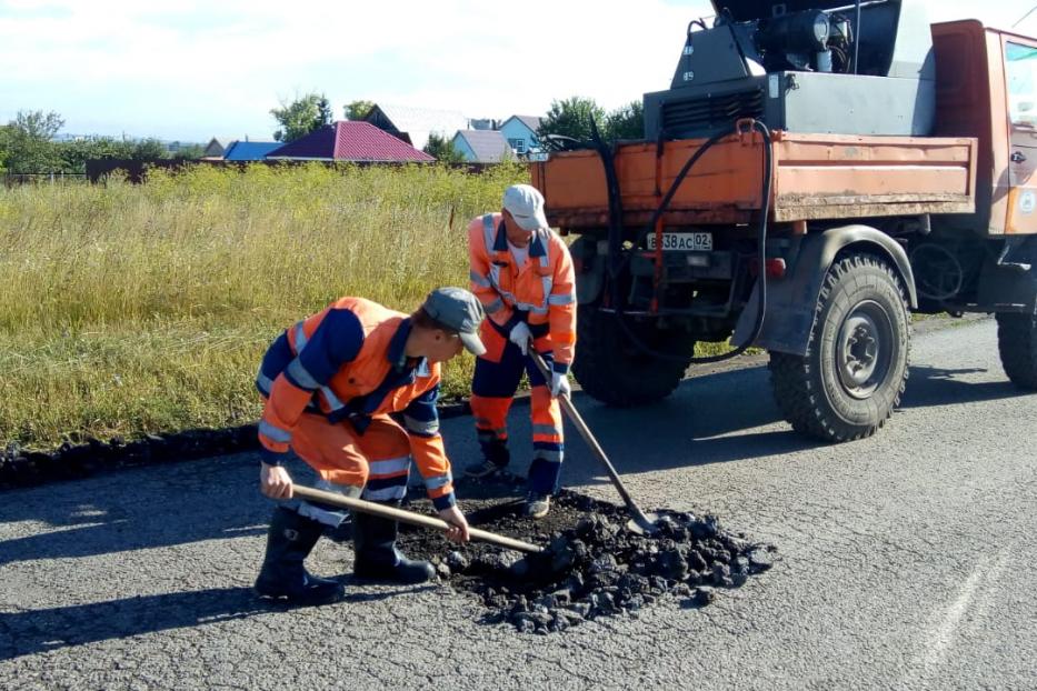 В Уфе продолжаются работы по ямочному ремонту дорог