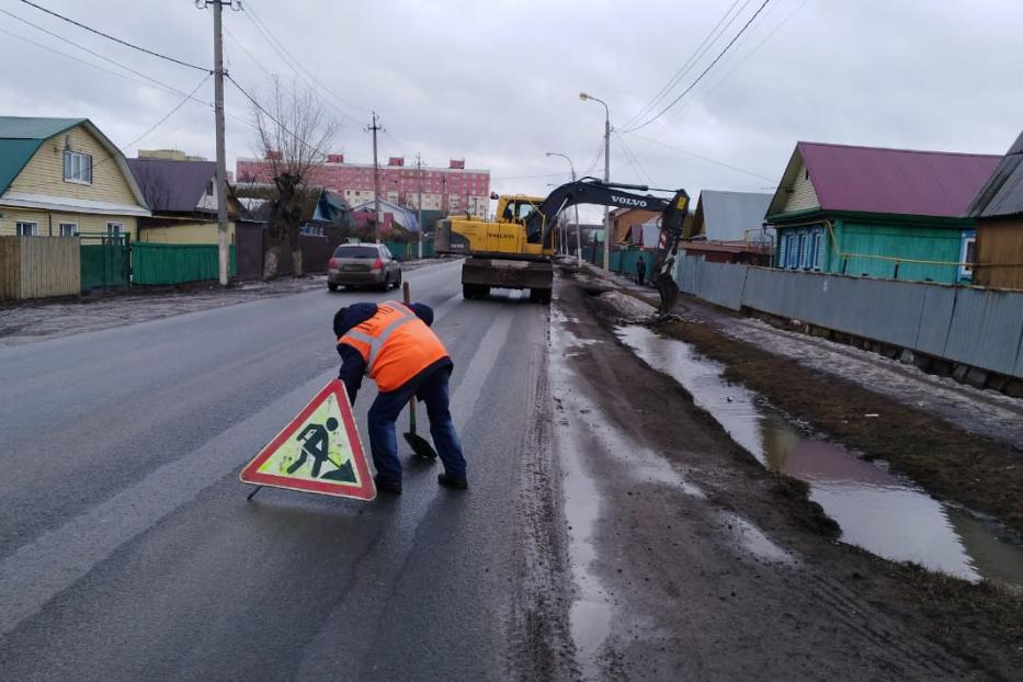 В Демском районе открывают траншеи для стока талых вод