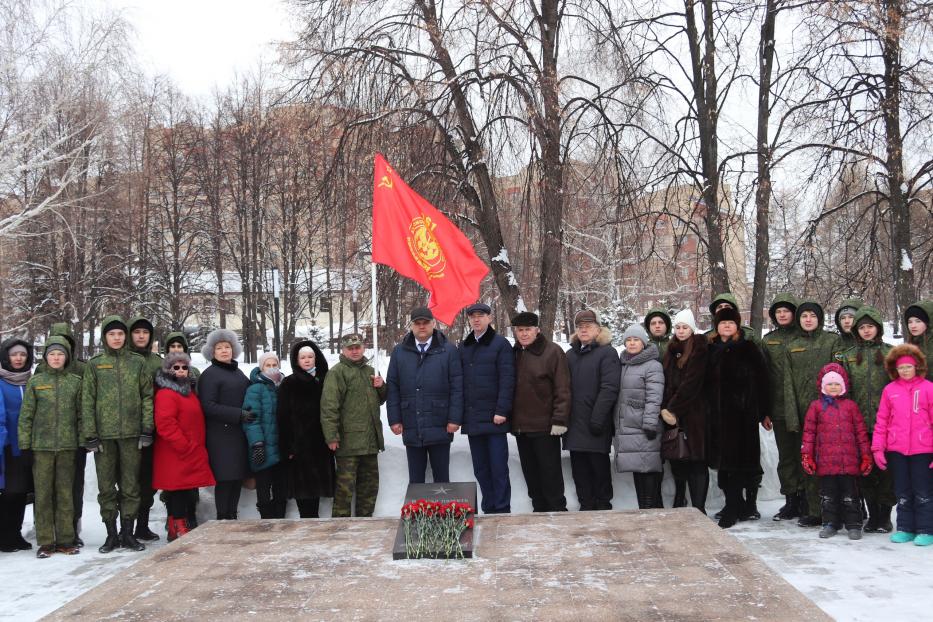 В Калининском районе прошел памятный митинг 