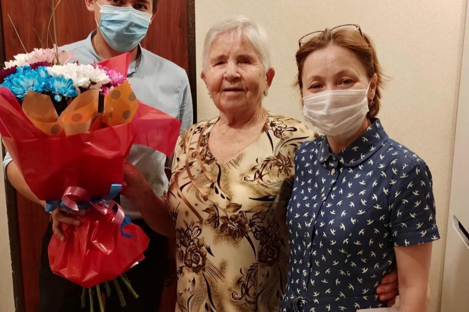 Жительница Октябрьского района Ханифа Таипова отмечает 90-летний юбилей