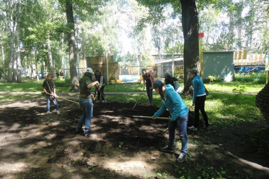 С начала года в Демском районе Уфы временно трудоустроено  более шестисот подростков