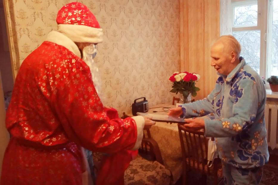 Жительницу Калининского района поздравили со 100-летним юбилеем 