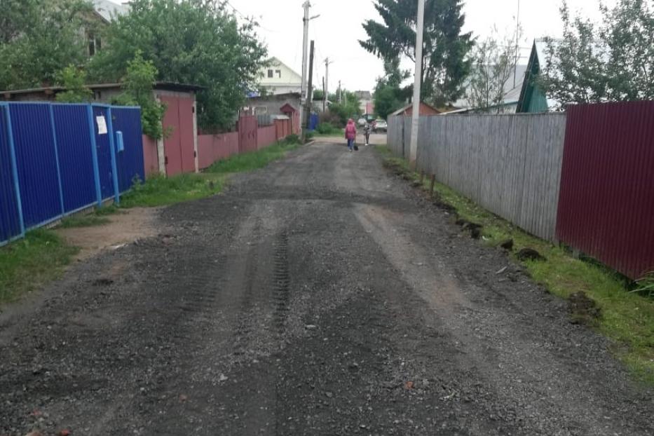 В Калининском районе продолжается отсыпка улиц частного сектора