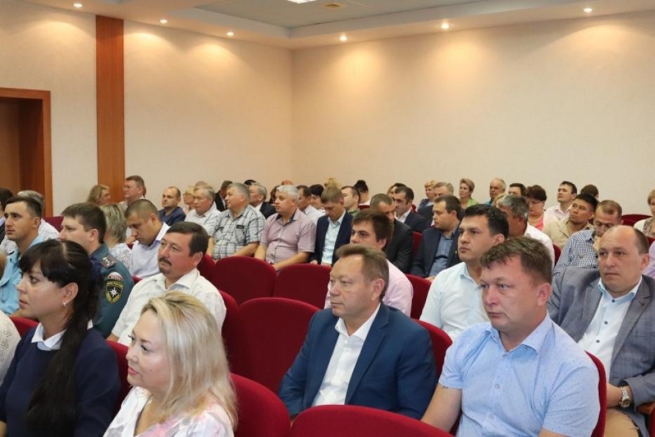 В Администрации Калининского района прошло очередное оперативное совещание