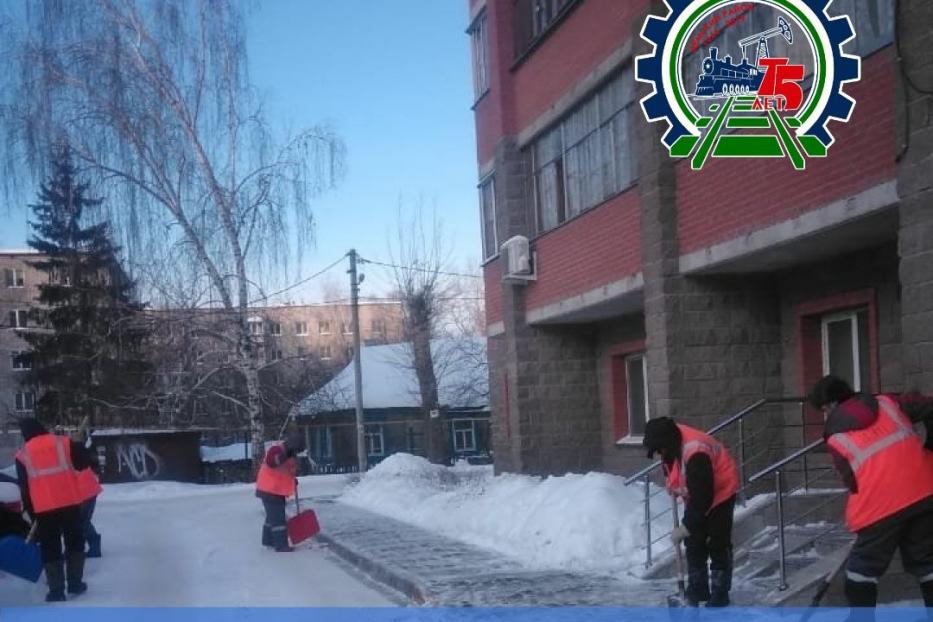 Комплексная уборка дворовых территорий Демского района Уфы 12 февраля 