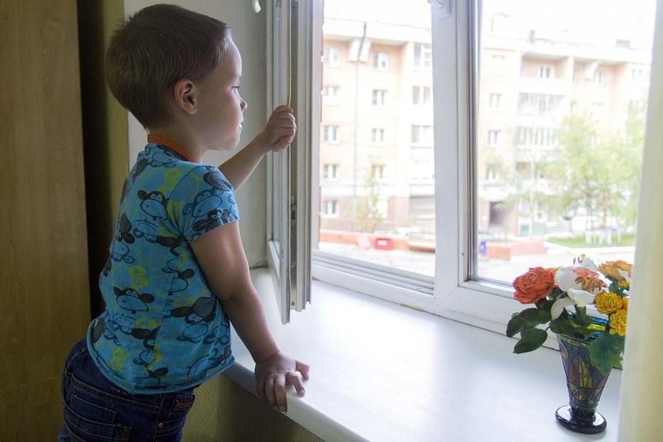 Открытые настежь окна - опасность для детей!