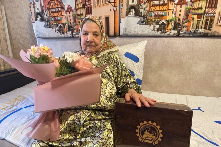 Жительница Демского района отметила свой 95-летний юбилей