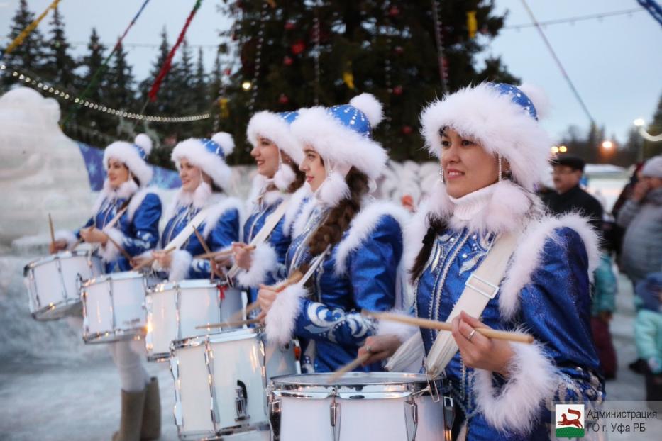 25 декабря в Уфе состоится Парад Дедов Морозов и церемония открытия Центральной городской елки на площади имени Ленина
