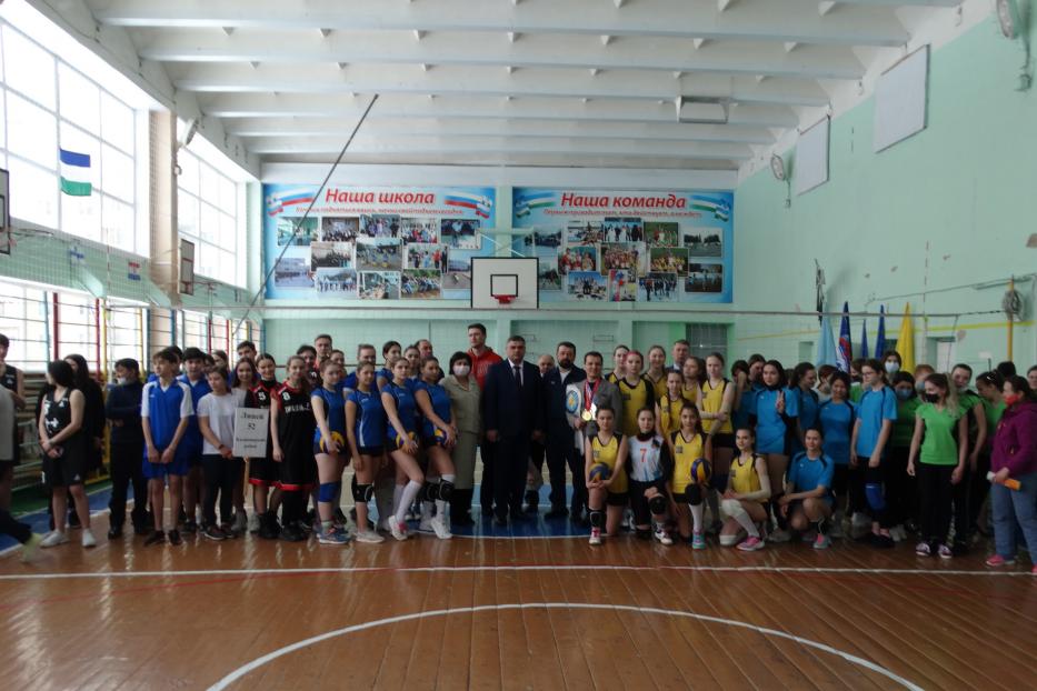 В Калининском районе состоялось открытие турнира по волейболу, посвященное памяти У.М. Мустафина 