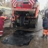 Коммунальные службы Октябрьского района избавляют дороги от ям