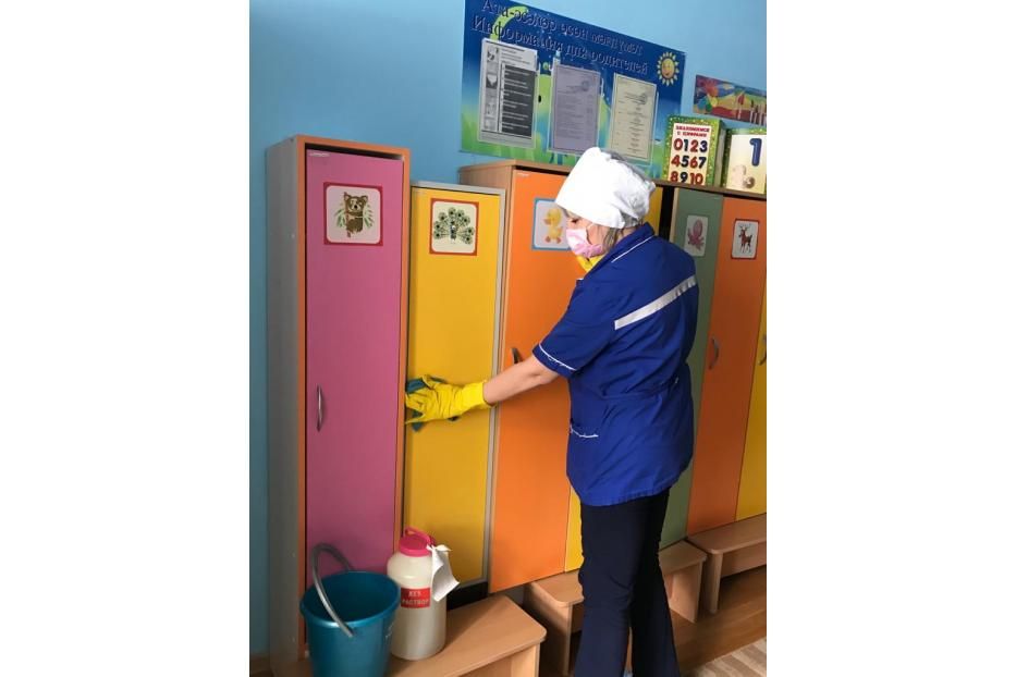 В целях предотвращения распространения коронавирусной инфекции в детских садах Калининского района усилены меры профилактики