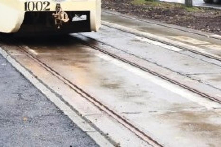 Продолжается ремонт трамвайных путей на улице Зорге