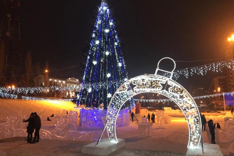 Новогодние городки Кировского района ждут гостей