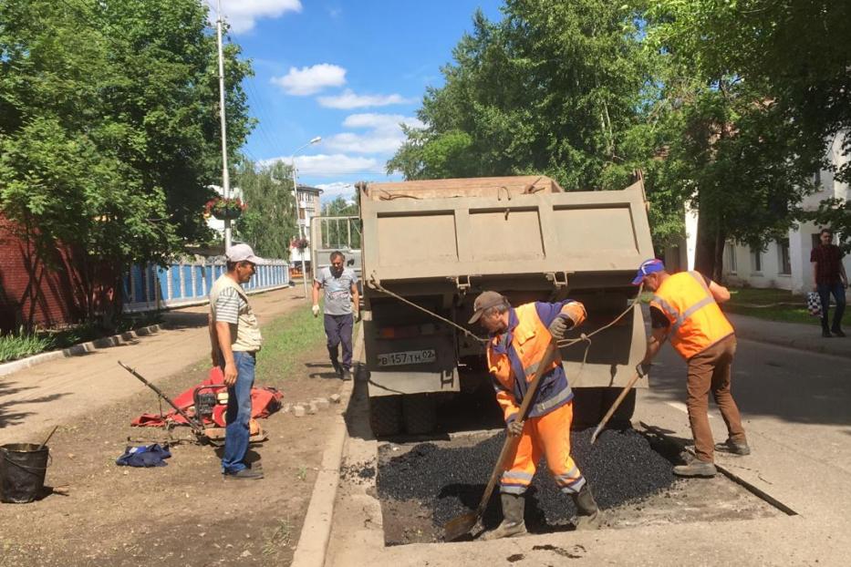 Дорожная служба Демского района на страже ровных дорог 