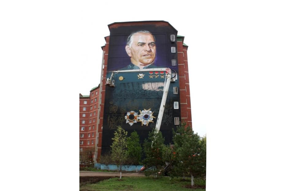 В Сипайлово завершают самый большой портрет маршала Жукова