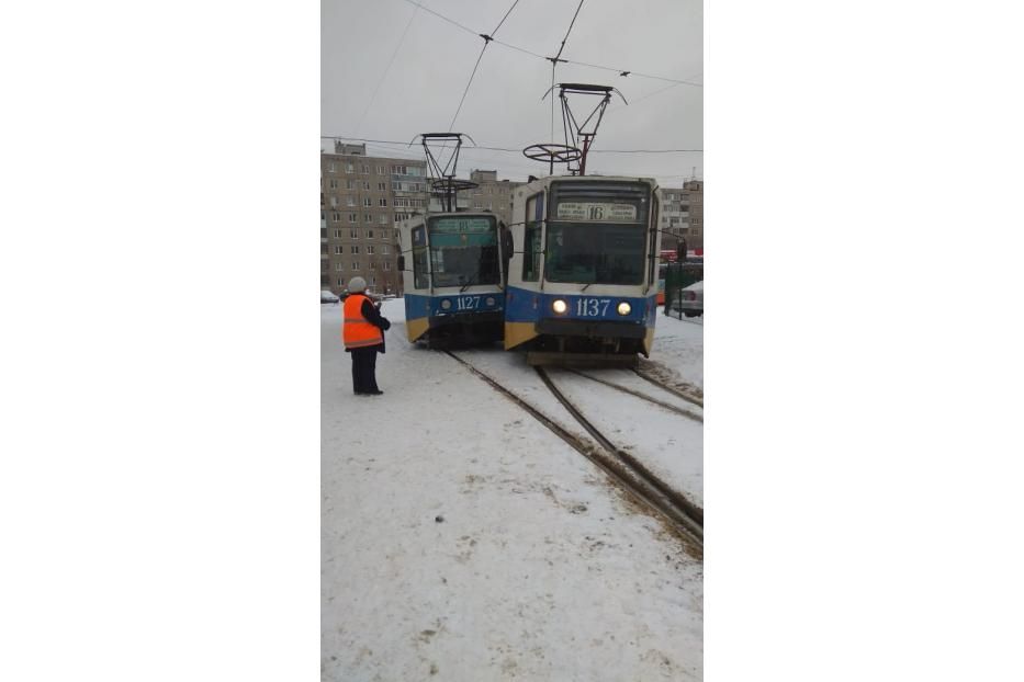 В Уфе произошло касательное соприкосновение двух трамвайных вагонов