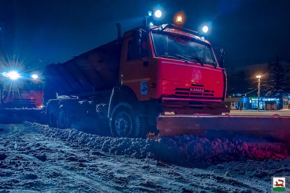 В ночь на 27 декабря в уборке улиц Уфы от снега было задействовано 172 единицы спецтехники