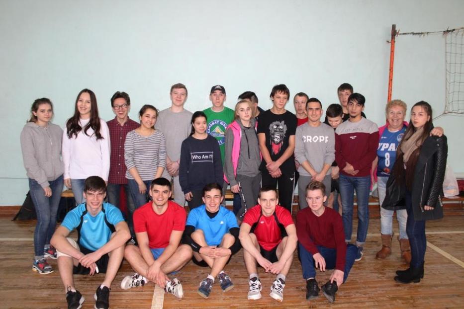 В спортивном зале Башкирского колледжа сварочно-монтажного и промышленного производства прошла  товарищеская игра в волейбол