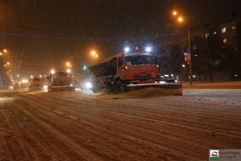 Борьба со снегом продолжается в усиленном режиме