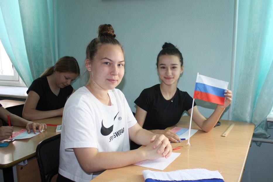 Флаг России – триколор: в Советском районе прошел мастер-класс