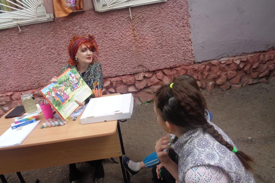 В модельной детской библиотеке открылась библиополянка «В гостях у Бабы Яги»