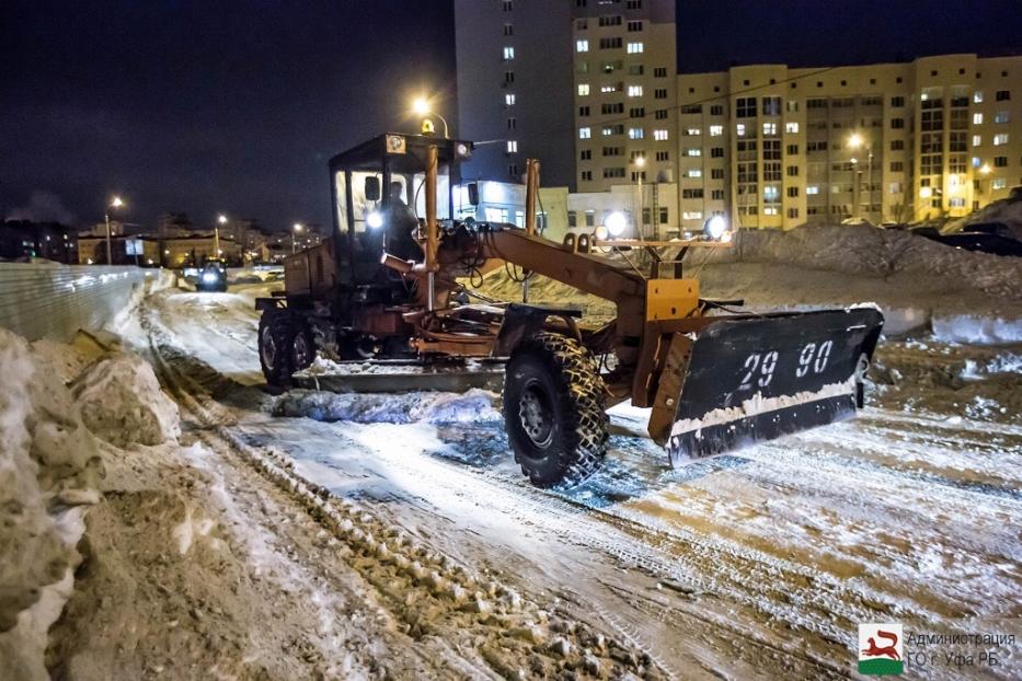 Городские службы  призывают жителей не оставлять автомобили по пути следования снегоуборочной техники