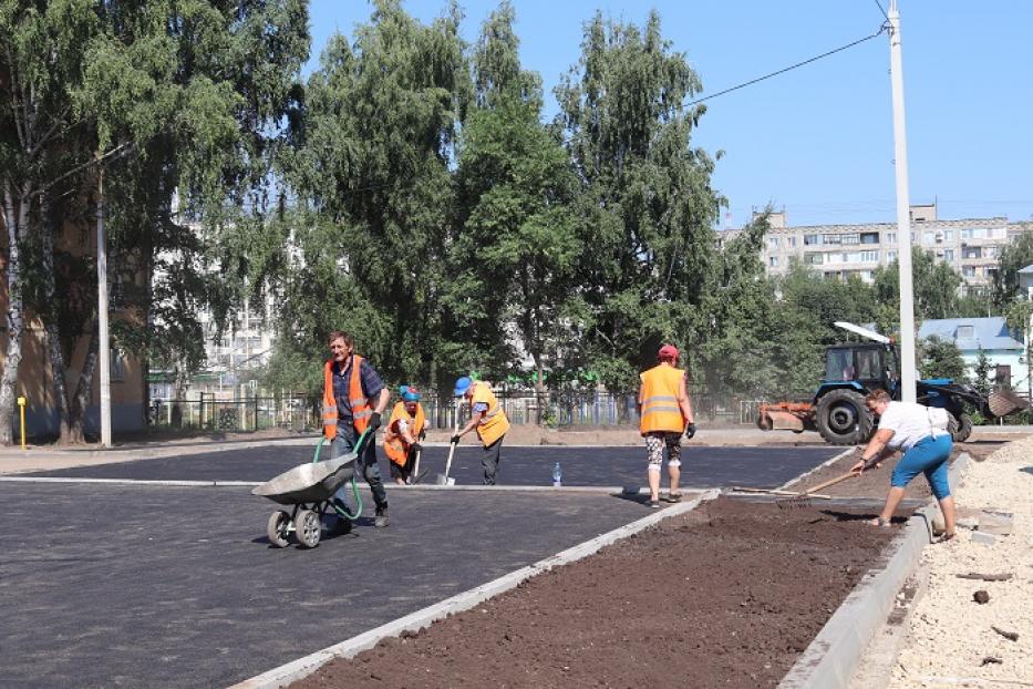 В Калининском районе продолжается ремонт дворов по программе «Башкирские дворики»