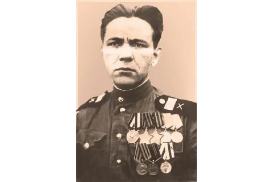 Гази Загитов - герой, который первым водрузил Знамя Победы над Рейхстагом