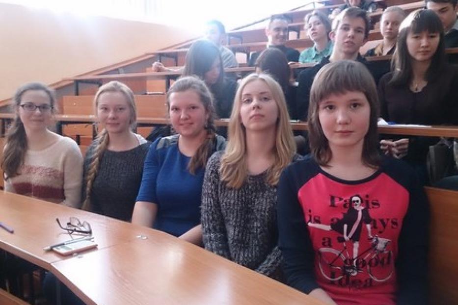 Юные экологи Калининского района успешно выступили на «Колесе фортуны»