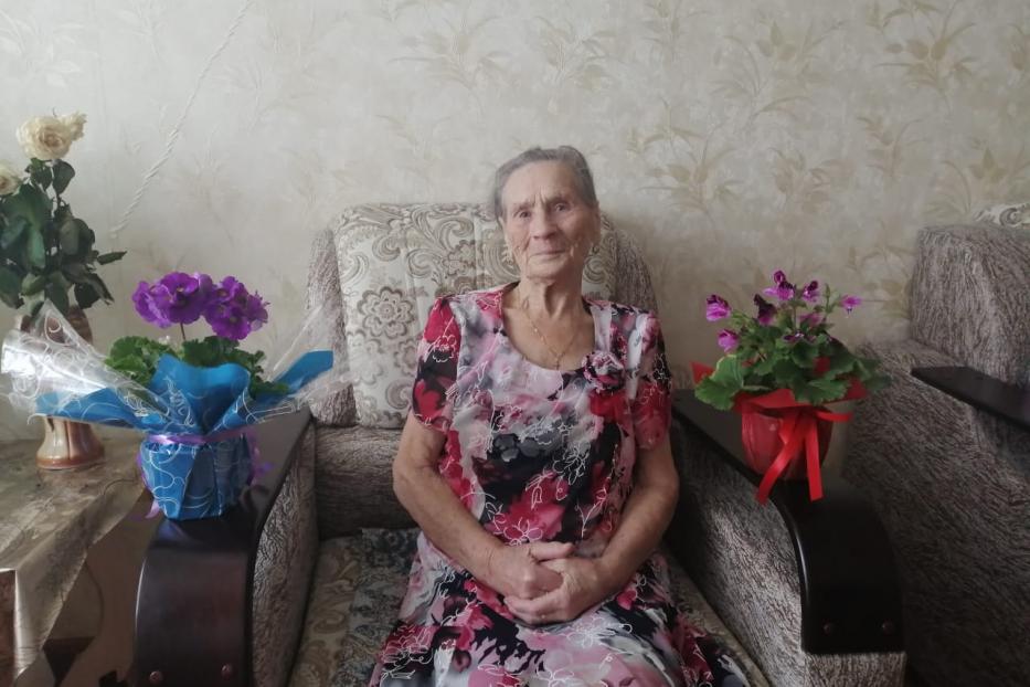 Свое 95-летие отметила председатель уличного комитета Демского района Надежда Почуева