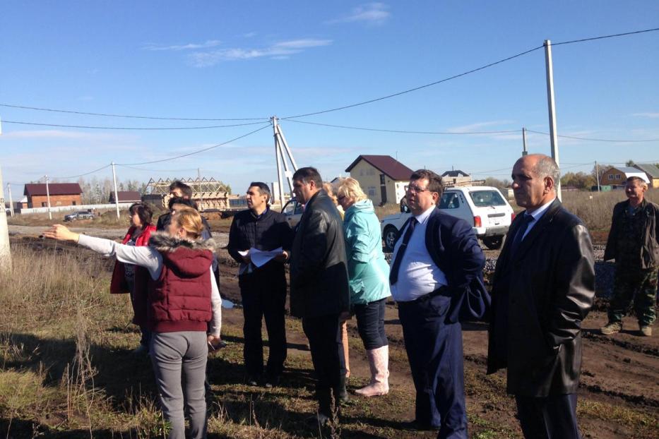 В Калининском районе состоялось выездное совещание по вопросу строительства школ
