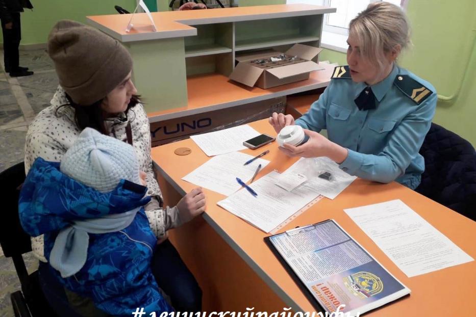 В поликлиниках Ленинского района Уфы продолжается выдача пожарных извещателей