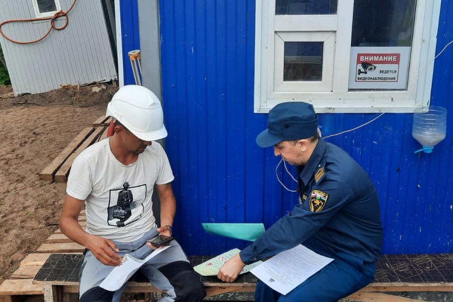 В Кировском районе столицы проходят профилактические рейды по пожарной безопасности в местах строительства объектов