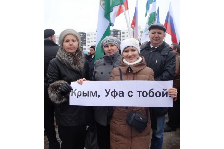 Сотрудники больницы № 17 приняли участие в митинге в поддержку жителей Крыма