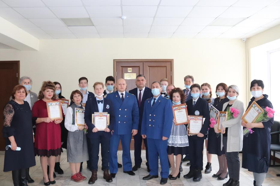 В Калининском районе наградили победителей районного этапа  олимпиады по праву 