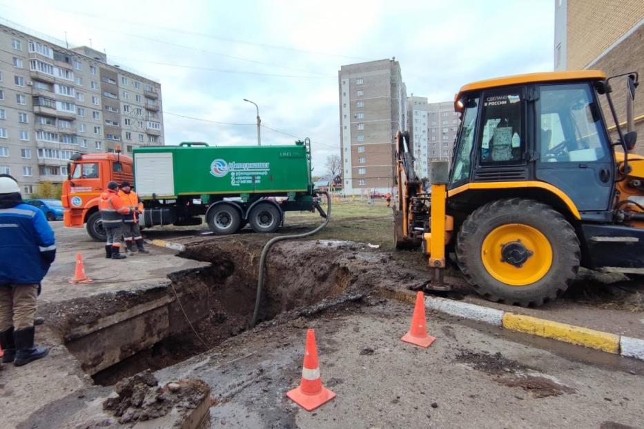 Устранение аварийной ситуации на водопроводе по ул.Грозненской продолжается