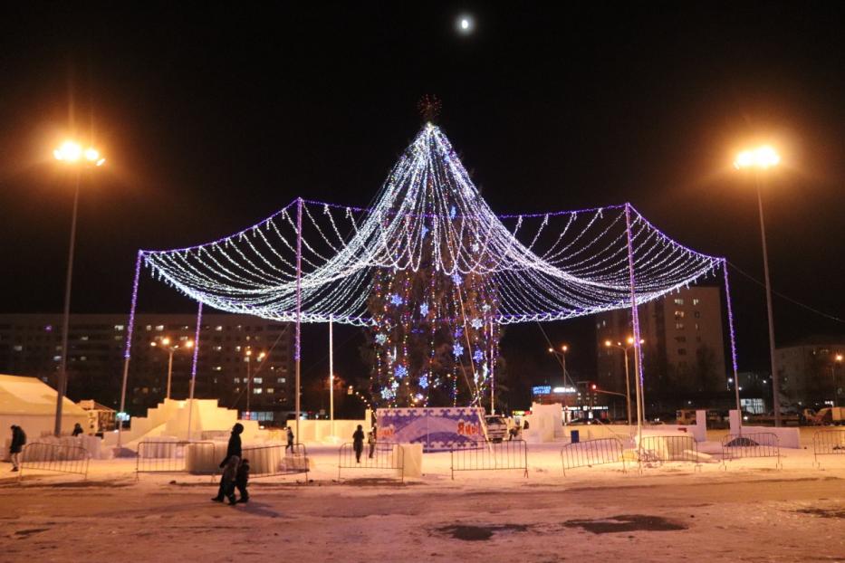 Площадь Дворца спорта накрыл световой шатер