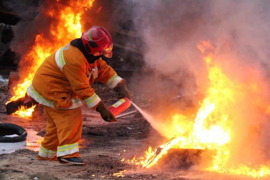 Чтоб зима не стала огненной: МЧС напоминает о правилах пожарной безопасности в отопительный сезон