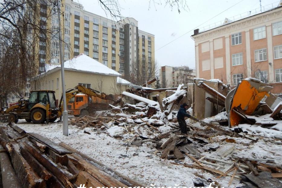 В Ленинском районе Уфы продолжается снос ветхого жилья