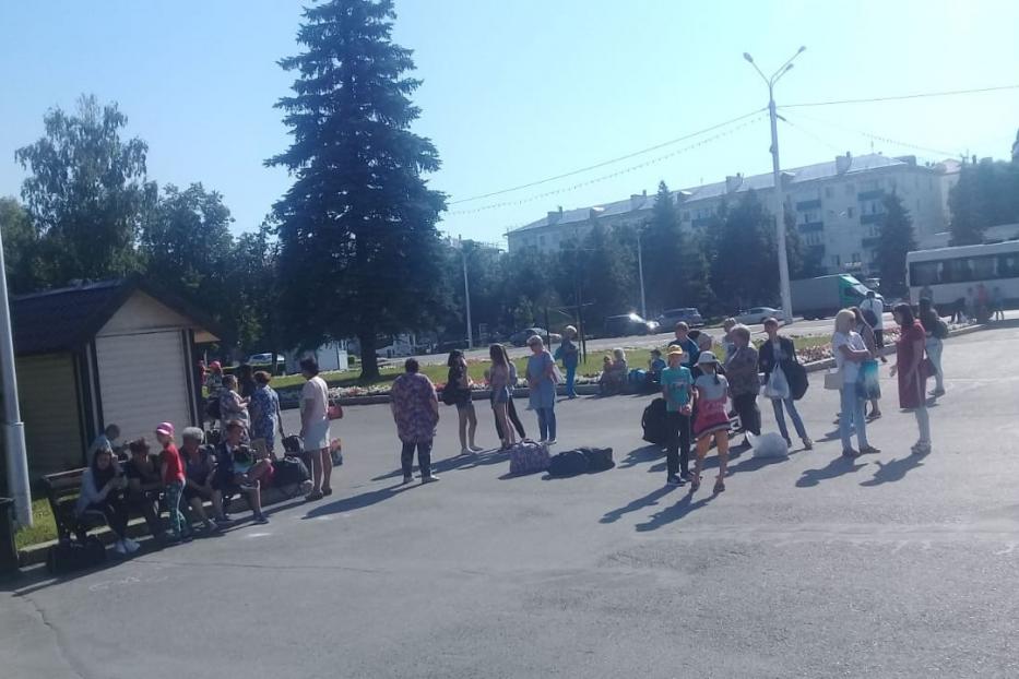 Специалисты отдела опеки и попечительства Администрации Кировского района отправили детей на отдых