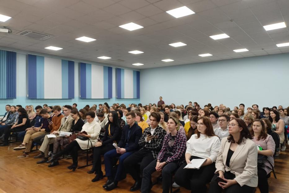 В Калининском  районе прошла межвузовская встреча с выпускниками школ 