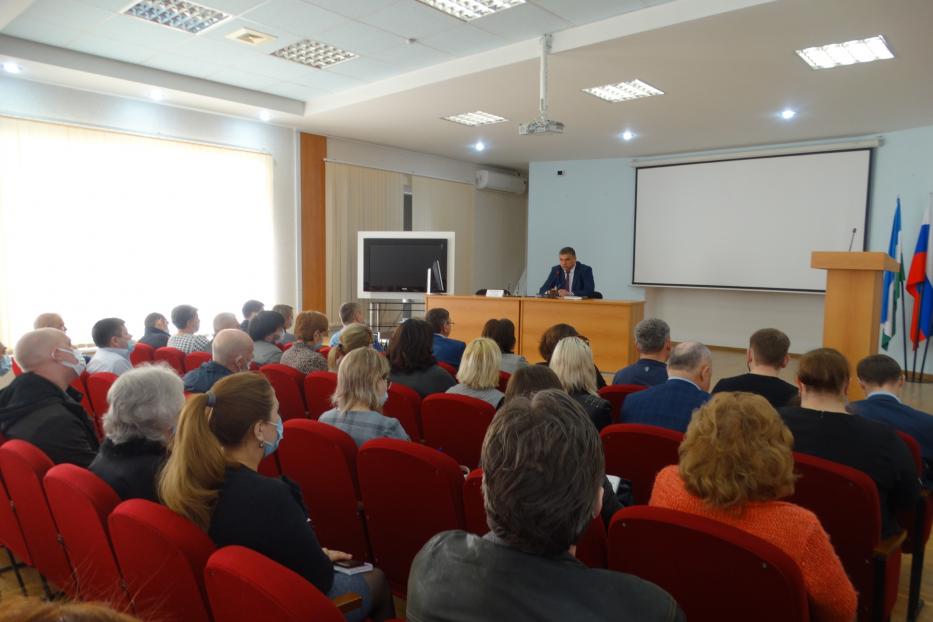 В Калининском районе обсудили организацию и проведение общегородских субботников 