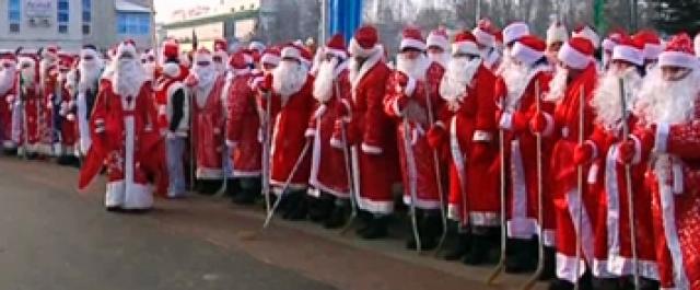 Парад Дедов Морозов прошел в Уфе