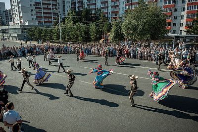 В Уфе прошёл Парад участников VI Всемирной фольклориады CIOFF